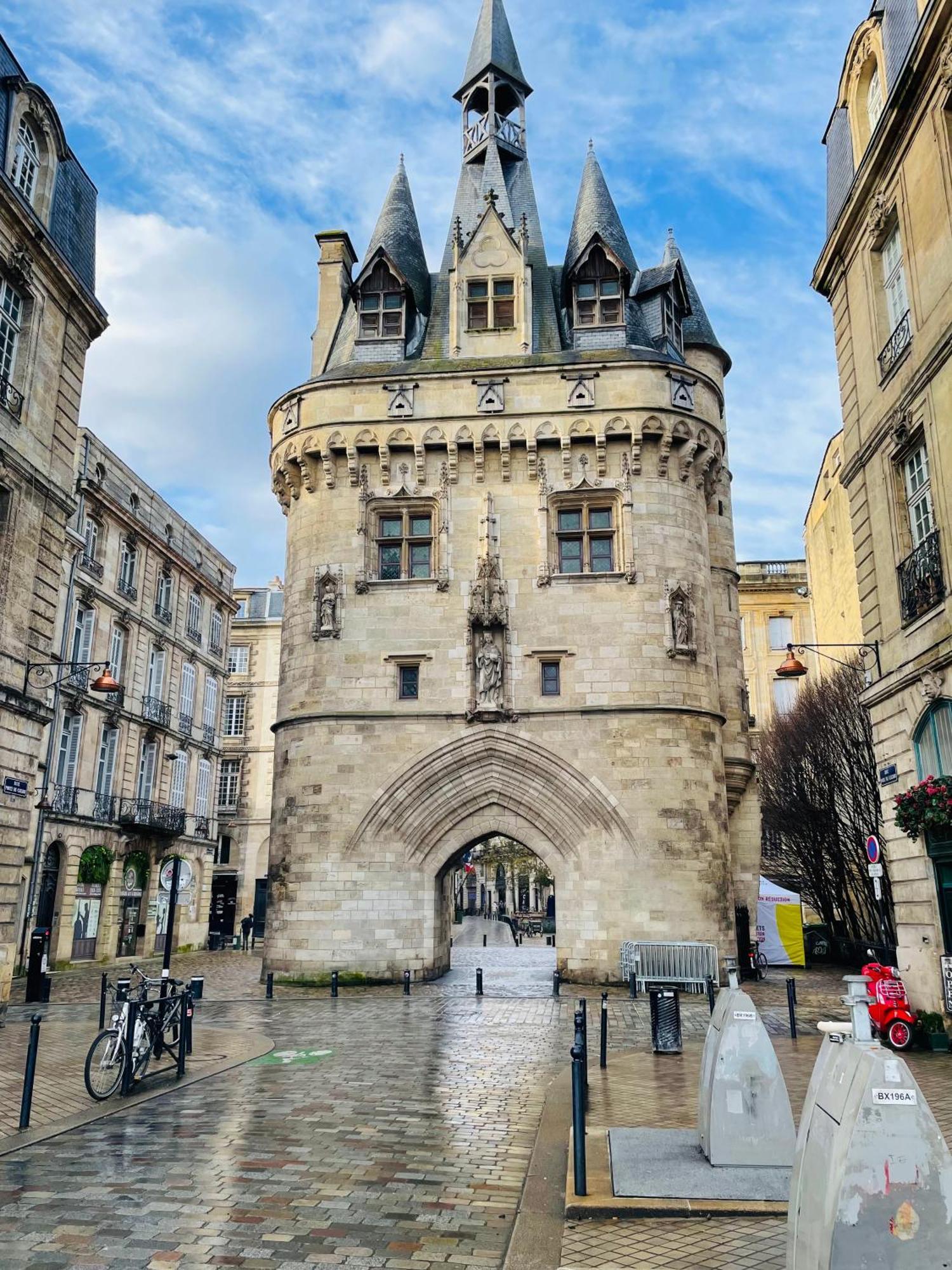 Le Charmant Quai Bourgeois Bordeaux Luaran gambar