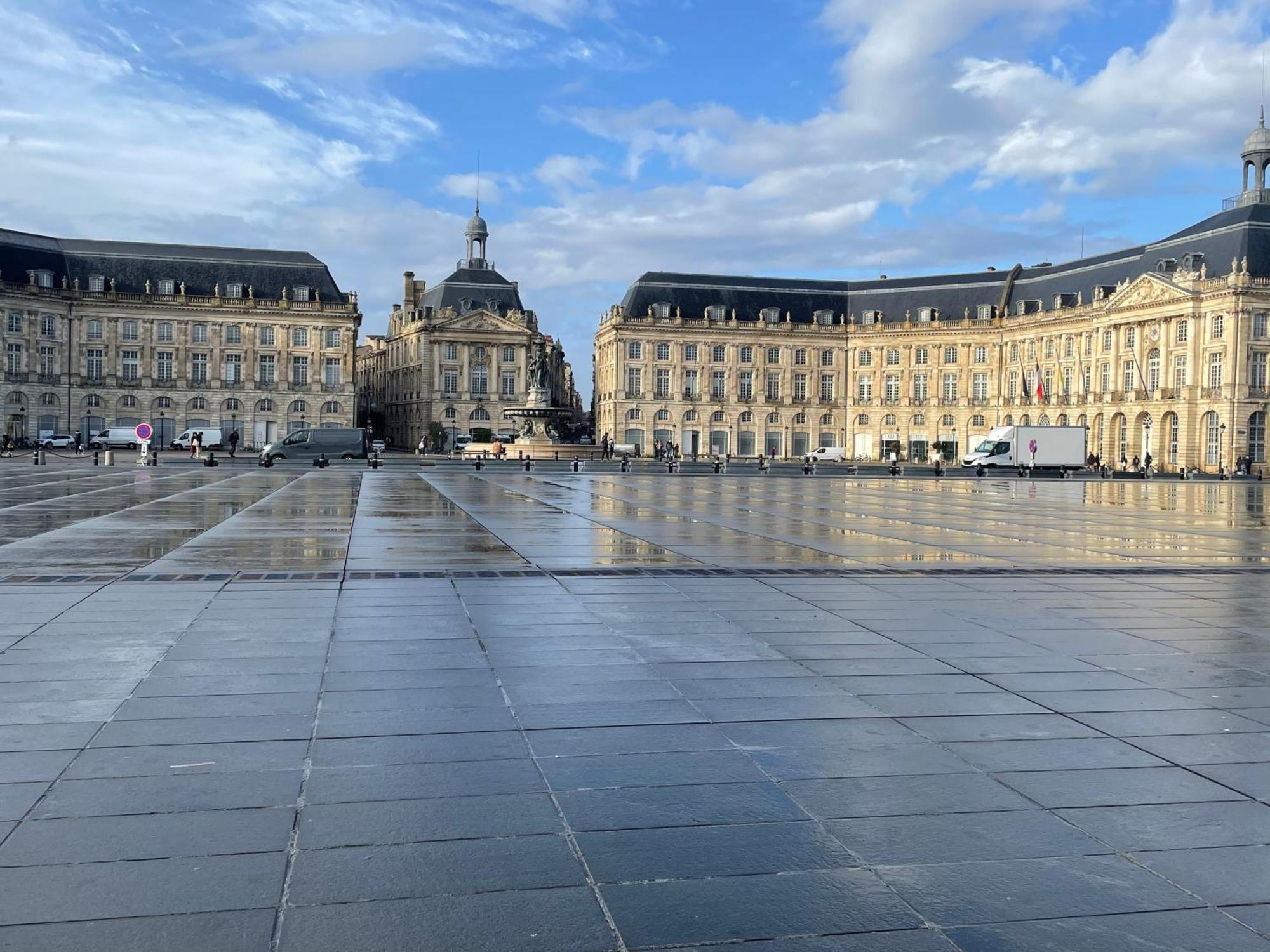 Le Charmant Quai Bourgeois Bordeaux Luaran gambar